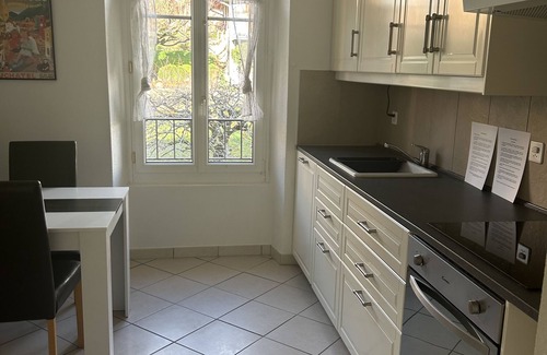 Hauterive Apartment | Appartement Maison Bleue au lac Idéalement Placé et Proche de Tout