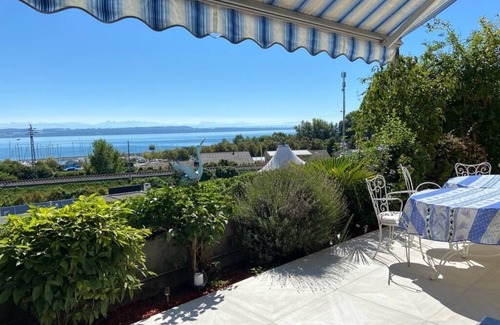 Hauterive Apartment | Appartement Maison Bleue au lac Idéalement Placé et Proche de Tout