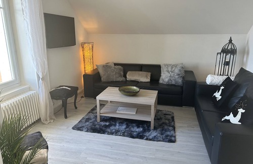 Hauterive Apartment | Appartement Maison Bleue au lac Idéalement Placé et Proche de Tout