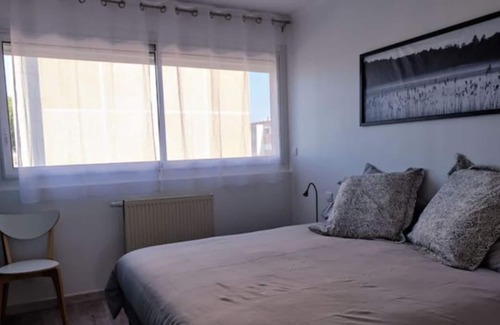 Ancely Apartment | Appartement Moderne à Côté du Tramway