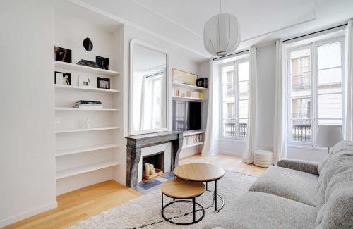8th Arrondissement Apartment | Appartement Moderne Champs-Elysées - Saint Honoré