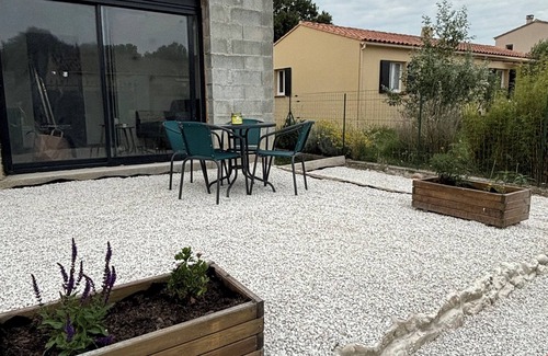 Bouchet Condo | Appartement Neuf Avec Jardin Dans Village Calme et Charmant !