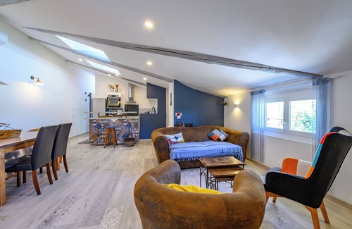Venasque Apartment | APPARTEMENT ON THE 2ND FLOOR IN A FARMHOUSE 19TH CENTURY:TERRACE :GROUND FLOOR