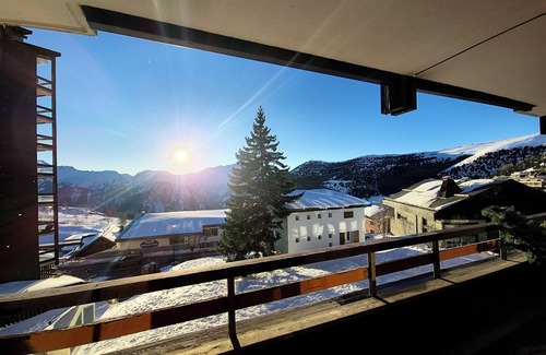 Eclose-Ouest Apartment | Appartement Ours Blanc - Welkeys