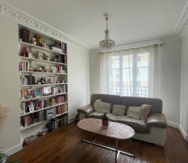 Saint-Fargeau Apartment | Appartement parisien