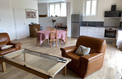 Saint-Nectaire Apartment | Appartement plein-pied, avec terrasse lumineux et spacieux, vue dégagée