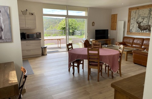 Saint-Nectaire Apartment | Appartement plein-pied, avec terrasse lumineux et spacieux, vue dégagée