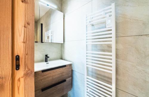 Les Almes Apartment | Appartement rénové 2 pièces cabine à Tignes, proche des pistes, WIFI, 6 nuits minimum - FR-1-502-463