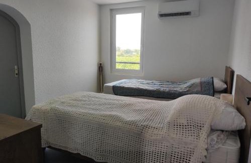 Palau-del-Vidre Apartment | Appartement rénové avec clim, piscine, WiFi et parking à Palau-del-Vidre - FR-1-776-108