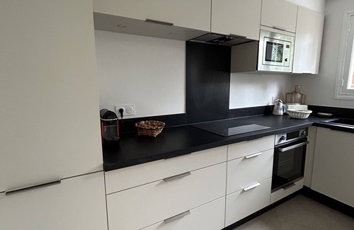 Cavaliere Apartment | Appartement Rénové Avec Jardin et Parking à 5 mn à Pied de la Plage et du Centre