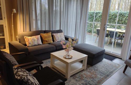 Dishoek Apartment | 'APPARTEMENT RANDDUIN' Bed by the Sea