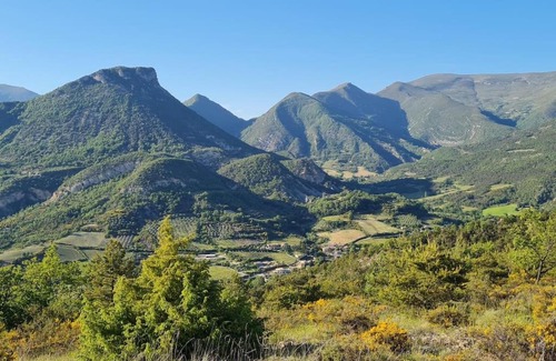 Curnier Apartment | Appartement rez-de-jardin Jas des Baronnies