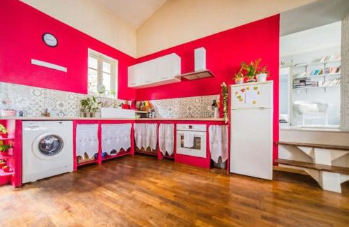 Eymoutiers Apartment | Appartement rouge avec jardin