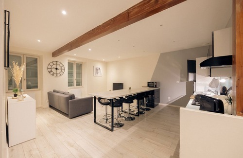 Lons-le-Saunier Apartment | Appartement Spacieux et Convivial Pour un Magnifique Séjour Entre Amis/familles