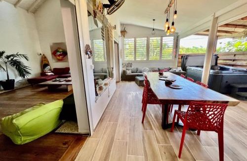 Sainte-Anne Apartment | Appartement spacieux à Sainte-Anne, vue sur la mer et jacuzzi