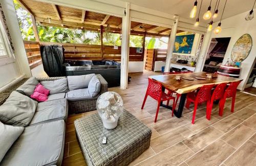 Sainte-Anne Apartment | Appartement spacieux à Sainte-Anne, vue sur la mer et jacuzzi