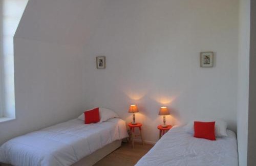 Trevol House | Appartement spacieux au Château avec parc arboré, proche de Villeneuve sur Allier, pour 6 pers., WiFi - FR-1-489-73
