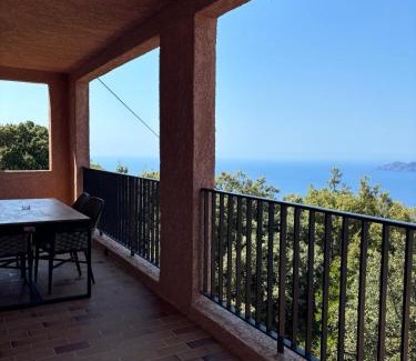 Piana Apartment | Appartement spacieux avec vue mer