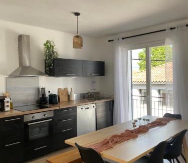 Monflanquin Apartment | Appartement spacieux climatisé avec terrasse