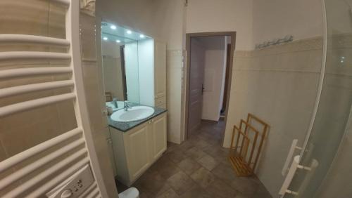 Belgodere Apartment | Appartement Spacieux Vue Montagne- Parking gratuit- Proche ÎLE ROUSSE