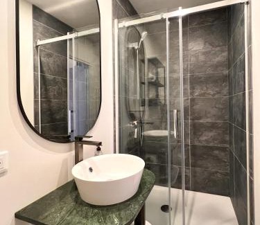 Veneux-les-Sablons Apartment | Appartement standing à 7min de Fontainebleau centre, 3min de Moret-sur-Loing et 45min de Paris (1min à pied de la gare)