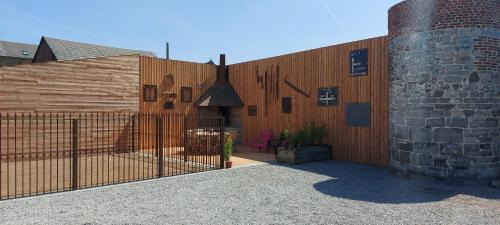 Givet Apartment | Appartement style industriel avec terrasse