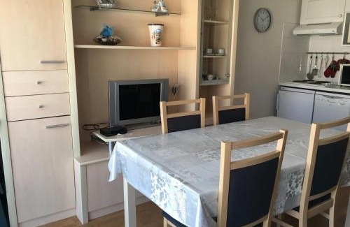 Fort-Mahon-Plage Apartment | Appartement T2 cabine à 2 min de la plage avec parking privatif à Fort-Mahon - FR-1-482-6