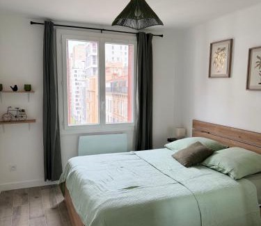 La Villette Apartment | Appartement T3 Traversant 53m2 Marseille vue mer