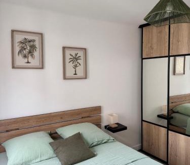 La Villette Apartment | Appartement T3 Traversant 53m2 Marseille vue mer