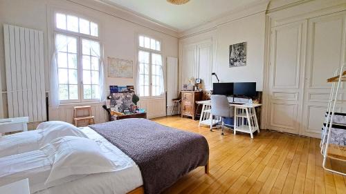 Chambray-les-Tours Apartment | Appartement tout confort, jardin, dans un Manoir au Sud de Tours