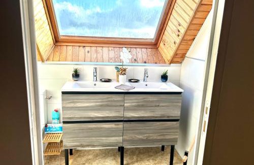 Cleguerec Apartment | Appartement une chambre plus une chambre bébé ou enfant trois ans à la campagne au calme