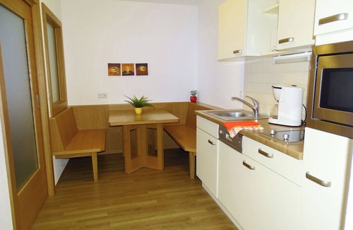 Mayrhofen Apartment | "Appartements Windschnur - Enzian 1" close to the Penken&Ahorn ski areas with WLAN & balcony.