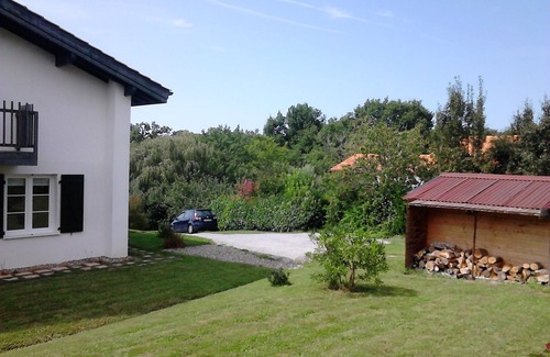 Saint-Pee-sur-Nivelle Apartment | Appartment Ihi-Toki, sunny garden apartment in a breathtaking location