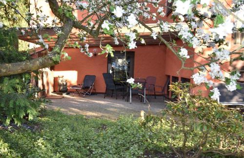 Freystadt Apartment | Appartment in der Auszeitoase Freystadt - 2 Zimmer, Billard, Sauna, Terrasse, Garten, Ladestation, nahe an Messe Nürnberg