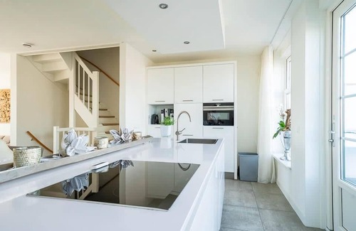 Uitdam House | Appartment with 5 bedrooms, 2 bathrooms and a terrace