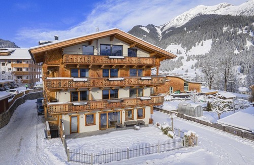 Lermoos Apartment | Appealing apartment in Tyrol near skiing