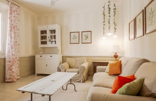 Cantagrillo House | Appealing apartments in Cantagrillo with shared pool