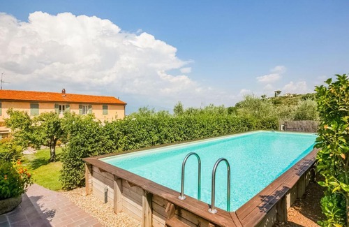 Cantagrillo House | Appealing apartments in Cantagrillo with shared pool