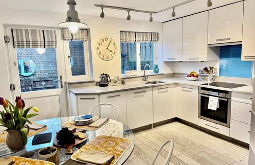 Netley House | Appealing centrally located home in the village of Seaview
