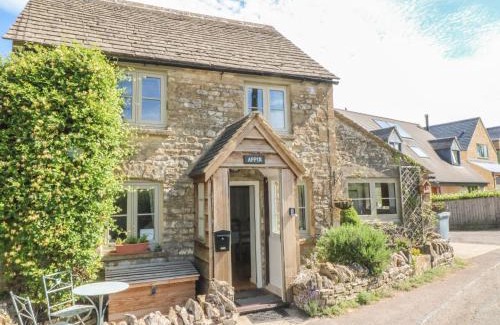 Chipping Norton House | Appin Cottage