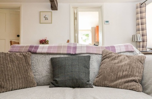 Chipping Norton Cottage | APPIN COTTAGE, pet friendly, character holiday cottage in Burford