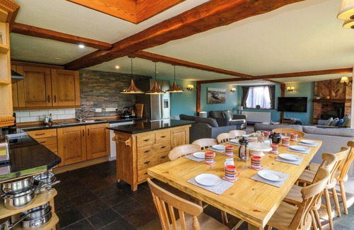 South Molton House | APPLE BARN, family friendly, luxury holiday cottage in South Molton
