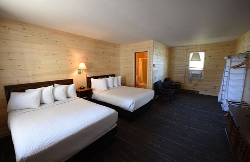 Mackinaw City Hotel | Apple blossom boutique 2