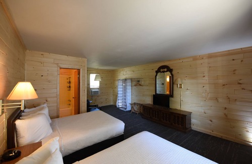 Mackinaw City Hotel | Apple blossom boutique 2