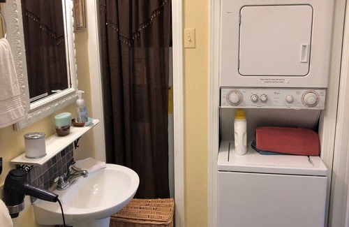 Eureka Springs Cabin | Apple Blossom Cottage of Stone Meadow Resort is situated on a beautiful 14-acre meadow in the country near Eureka Springs, Arkansas with easy highway access.