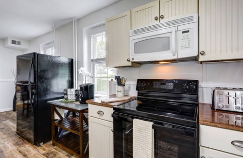 Kinzers Apartment | Apple Blossom Suite/Cozy Family Friendly Farm Stay/4 bedrooms