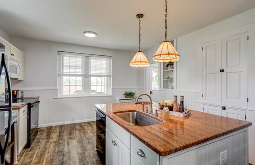 Kinzers Apartment | Apple Blossom Suite/Cozy Family Friendly Farm Stay/4 bedrooms