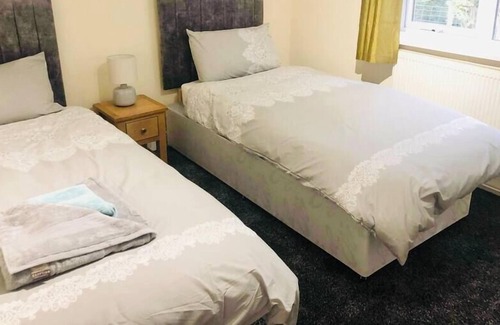 Welney House | Apple Bramble Lodge with Hot Tub
