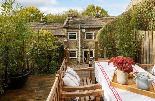 Ogden House | Apple Cottage: 19th Century Charm in Calder Valley