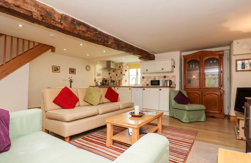Yeoford Cottage | APPLE COTTAGE, family friendly, country holiday cottage in Crediton
